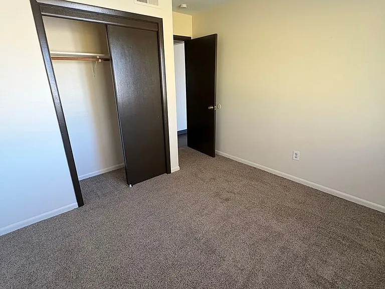 Rocklyn Court Apartments — Photo 23