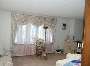 33 Beechwood Dr, Dartmouth, MA 02748