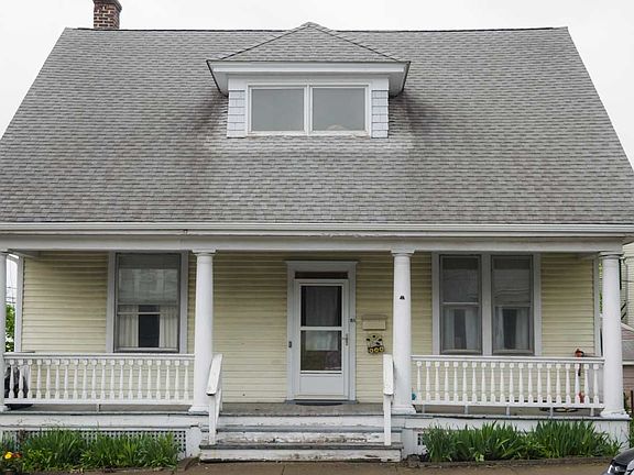 2nd image of 816 Columbia St