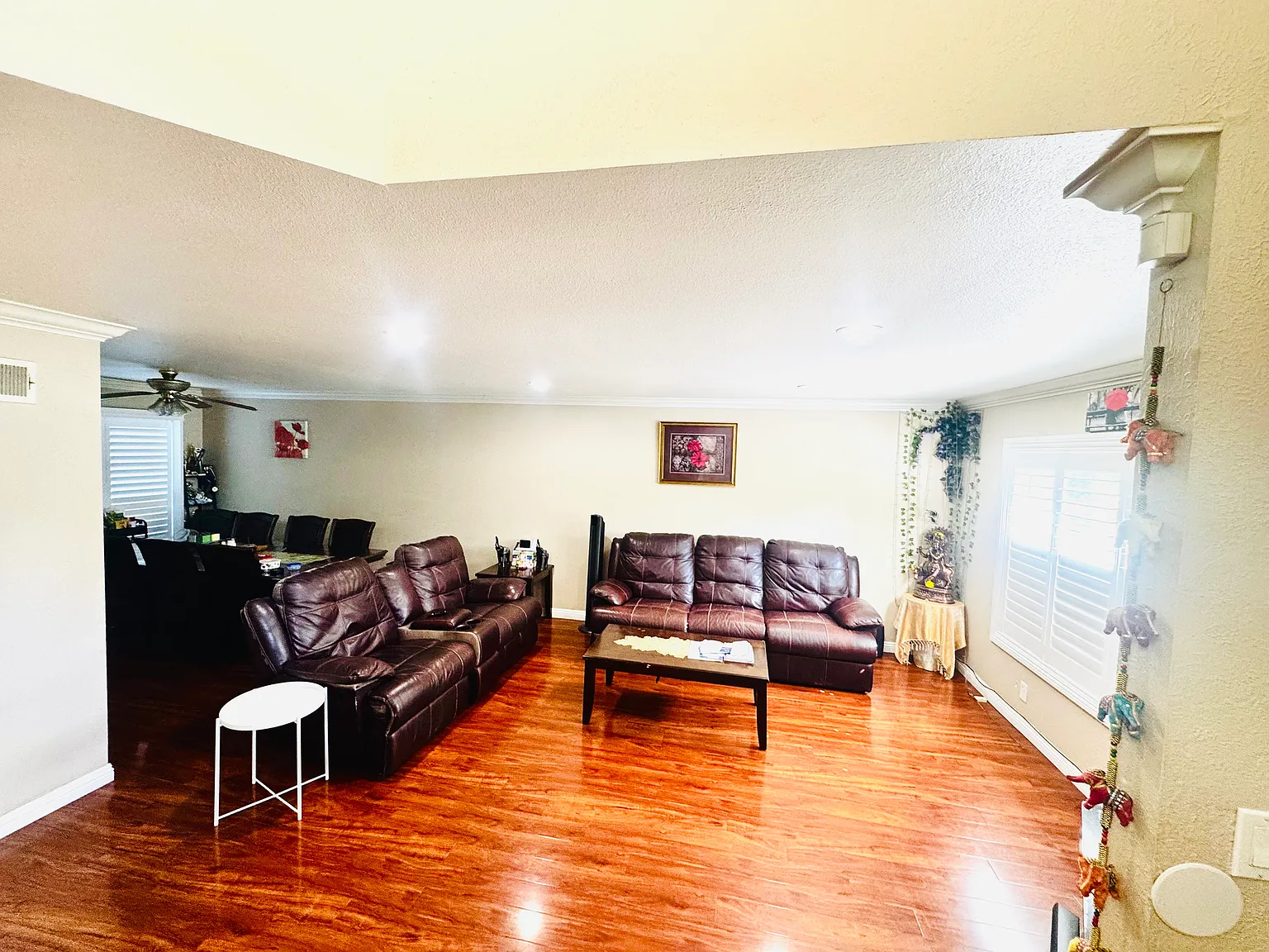 3 bed, 2.5 bath, 1939 sqft, $4,850 — Photo 2