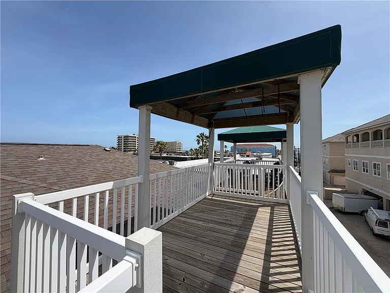 14901 Windward Dr — Photo 36