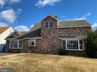 10 Granite Rd, Levittown, PA 19057