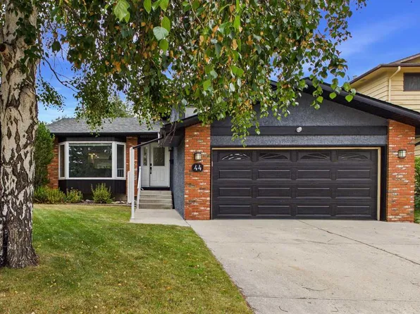44 S Woodbrook Pl SW, Calgary, AB T2W 3Z4