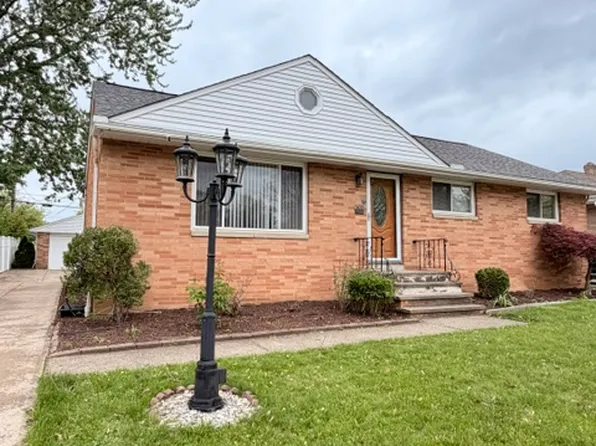 6500 Beverly Dr, Parma Heights, OH 44130