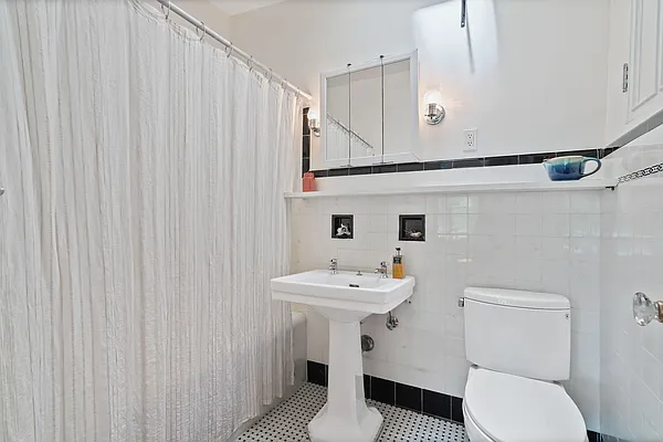 Sold by Avenue Sotheby's International Realty | media 5