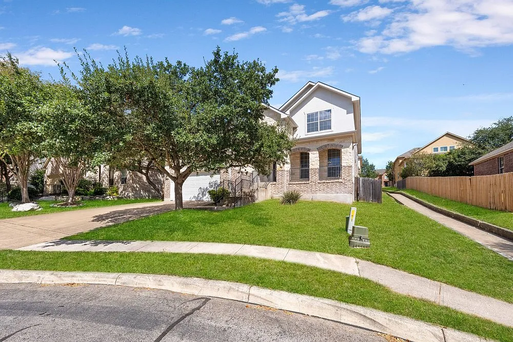 Spacious 4-Bed Home with Luxury Finishes in San Antonio 3,577 Sq Ft, Designer Kitchen, and Privat... — Photo 3