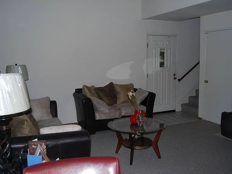 589 Rose Ave — Photo 5