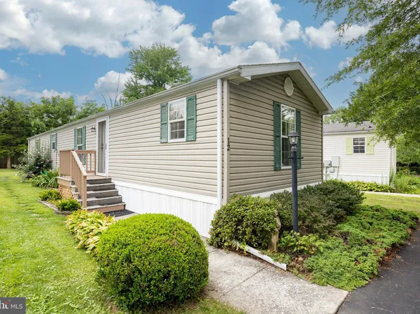 12 Rosewood Ln, Phoenixville, PA 19460