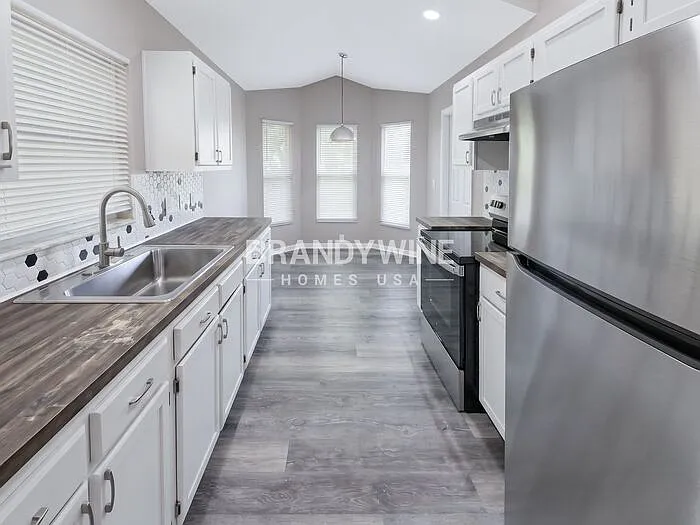 2406 S Lake Ave — Photo 7