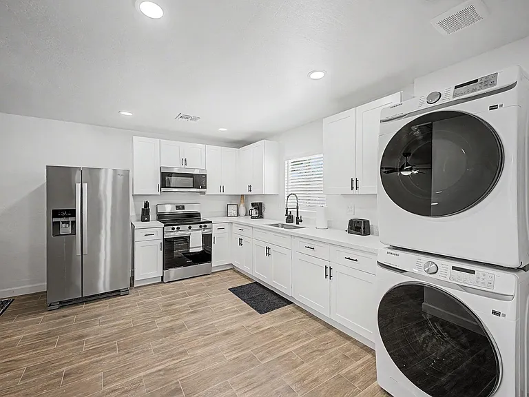 W 6th Dr — Photo 10