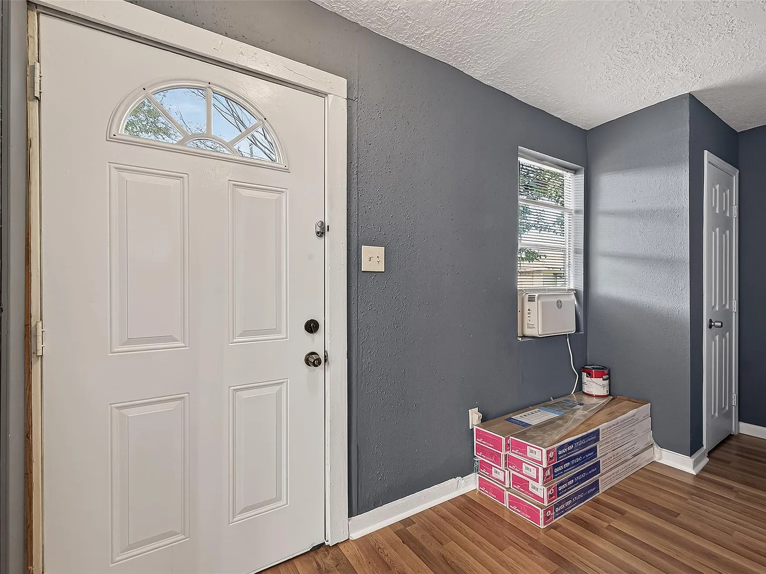 1 bed, 1.0 bath, 1899 sqft, $650 — Photo 3