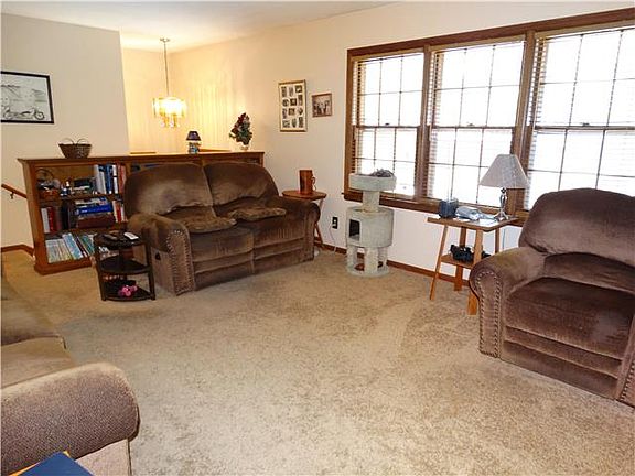 4th image of 820 NE Orchard Dr