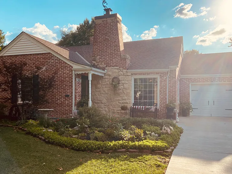 247 N Parkwood Ln — Photo 99