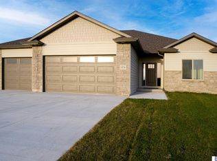 10236 S 26th Dr, Lincoln, NE 68430