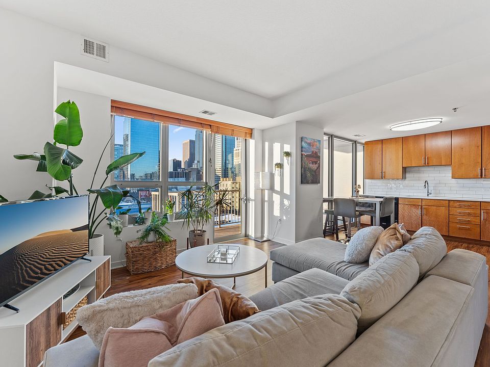 1st image of 929 Portland Ave APT 812