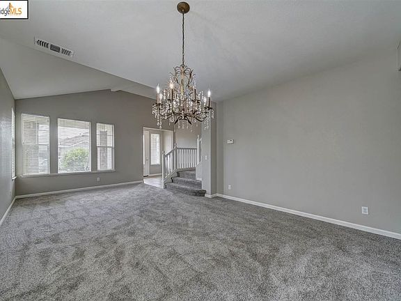5th image of 219 Cumberland Way