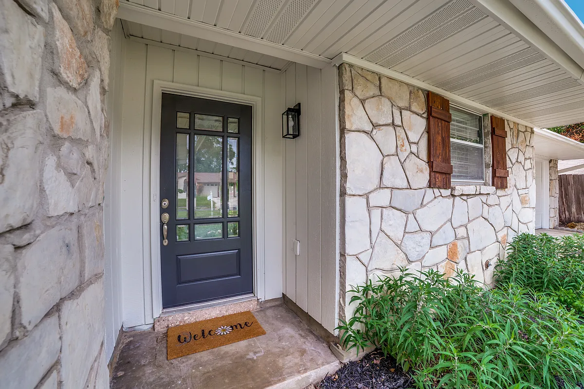Building Photo - 612 Booth Dr