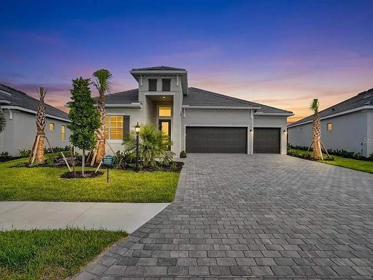 19219 Scallop Loop — Photo 1