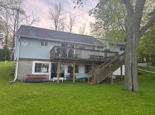 9305 N Lake Dr, Manitowoc, WI 54220
