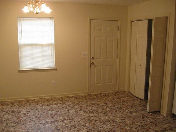 5th image of 628 Courtland St