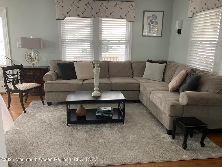 114 7th Ave — Photo 11