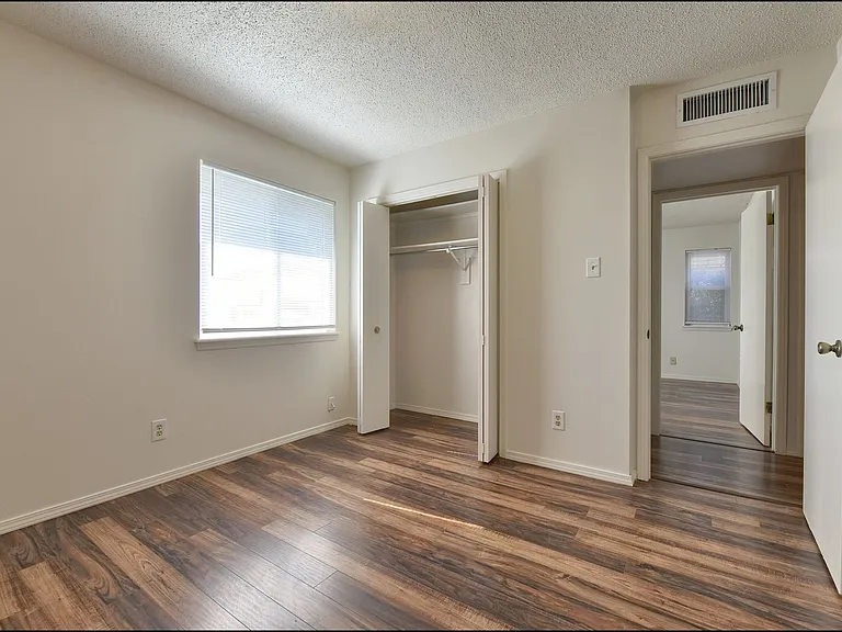 3433 Clearview Ln — Photo 29