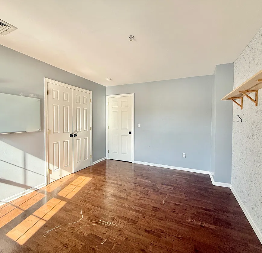 2 bed, 876 sqft, $3,000 — Photo 3