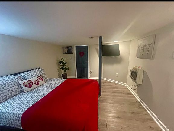 3rd image of 140 Frances Pl Unit Basement