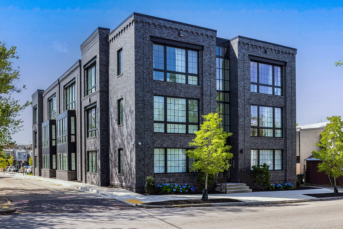 Building Photo - 111 W 28th St #207