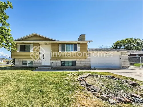 2611 W Castle Oaks Cir Photo 1