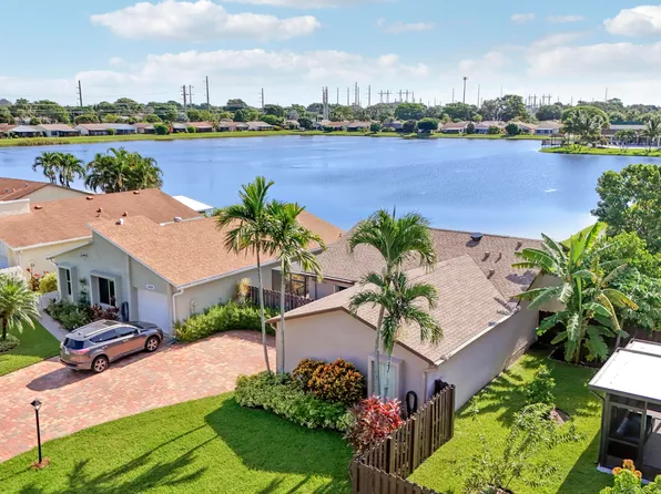 5481 Mirror Lakes Boulevard, Boynton Beach, FL 33472