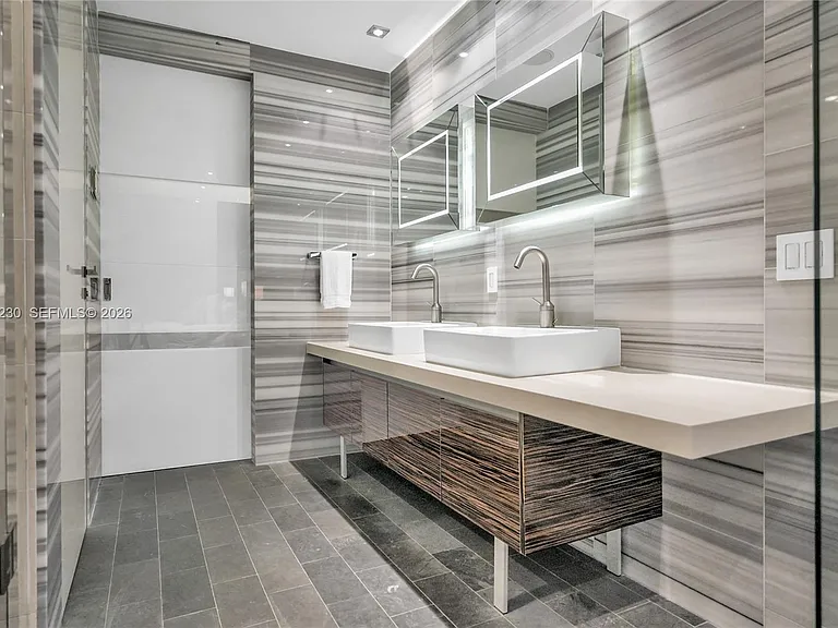1100 Biscayne Blvd #6001 — Photo 27