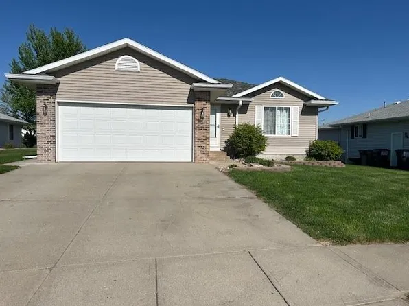 1220 Blue Stem Cir, Norfolk, NE 68701