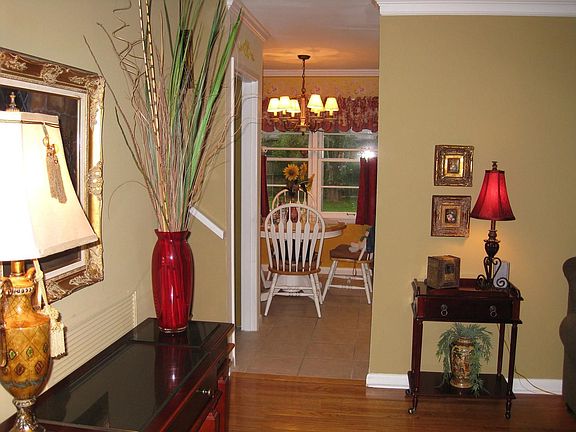 4th image of 10006 Camille Dr SE