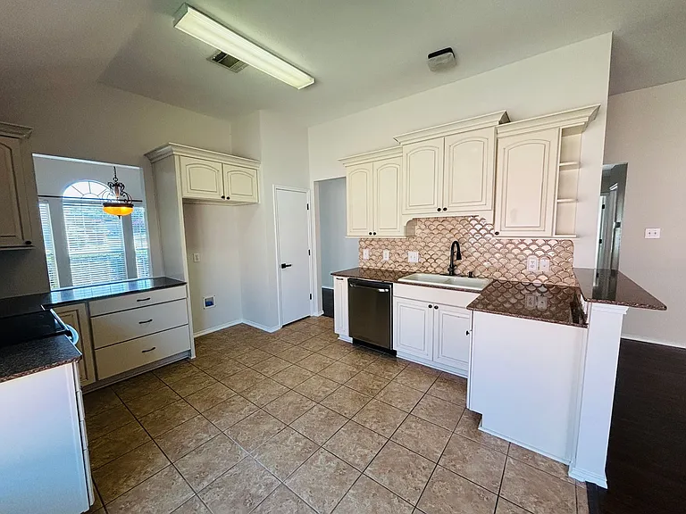 2748 Wakecrest Dr — Photo 22