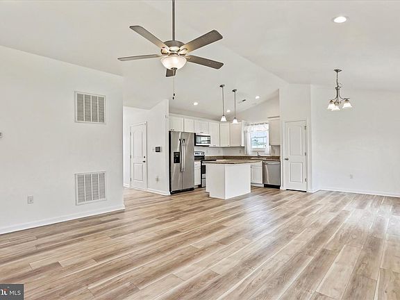 5th image of 105 Whippet Ct