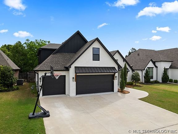 2nd image of 6621 S Palm Ave