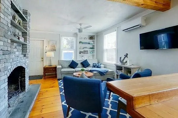 2 bed, 2.0 bath, 1000 sqft, $2,500 — Photo 3