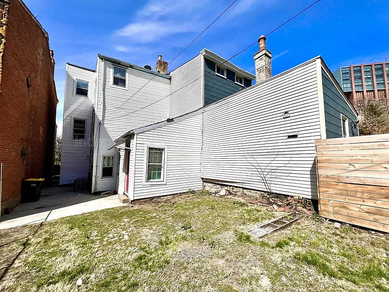 2212 Calumet St #2 — Photo 12