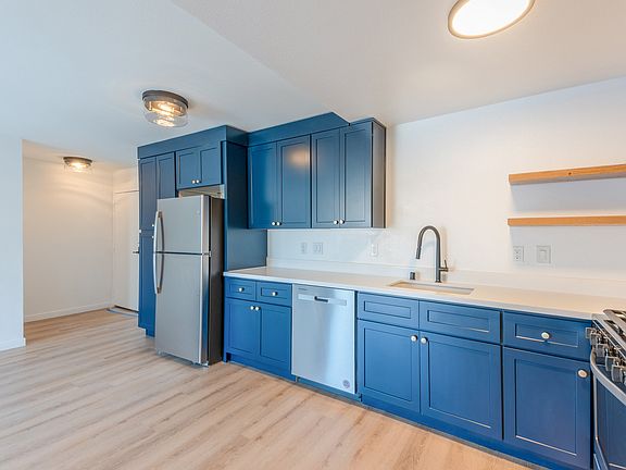 3rd image of 134 N Mariposa Ave APT 304