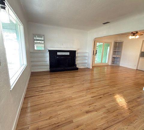 2nd image of 405 Riverside Ave