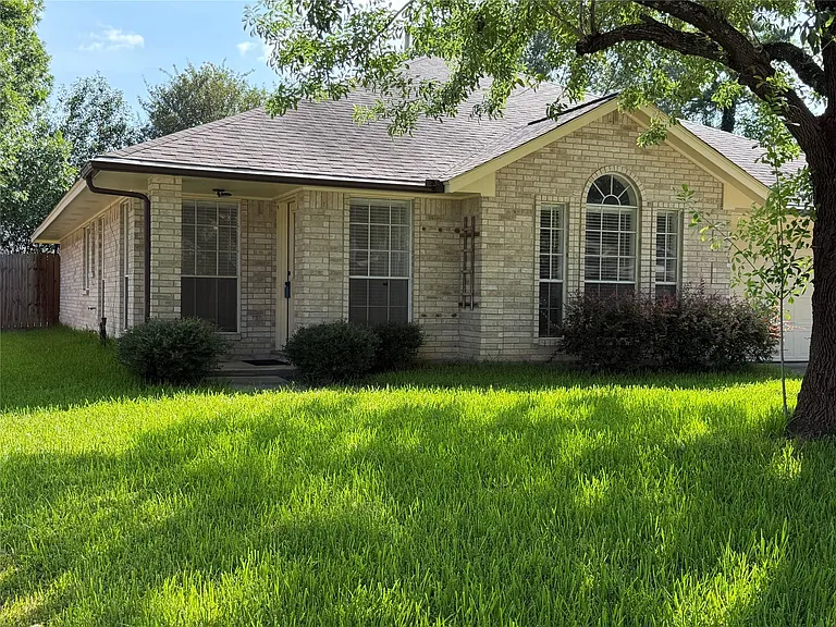 2238 Pine Cone Dr — Photo 3