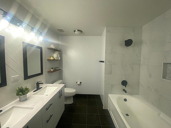 5th image of 235 W Van Buren St Unit 2707