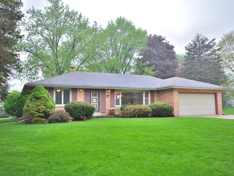 1st image of 15985 Brentwood Dr