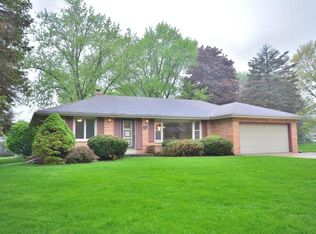 15985 Brentwood Dr, Brookfield, WI 53005