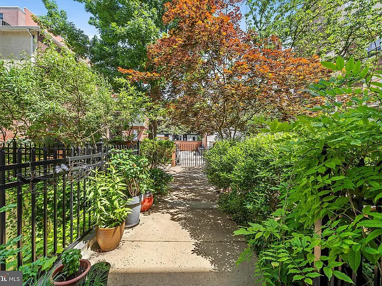 1023 Clinton St #205 — Photo 18
