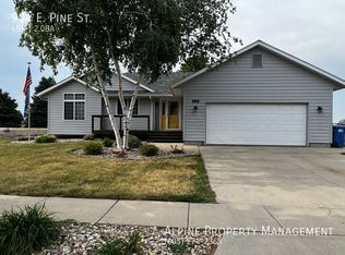 904 E Pine St, Brandon, SD 57005