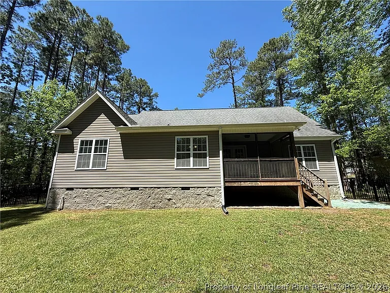 275 Maplewood Dr — Photo 22