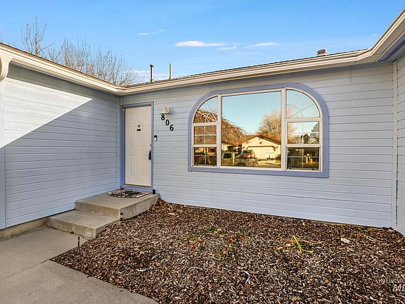 4th image of 806 Hiawatha Way