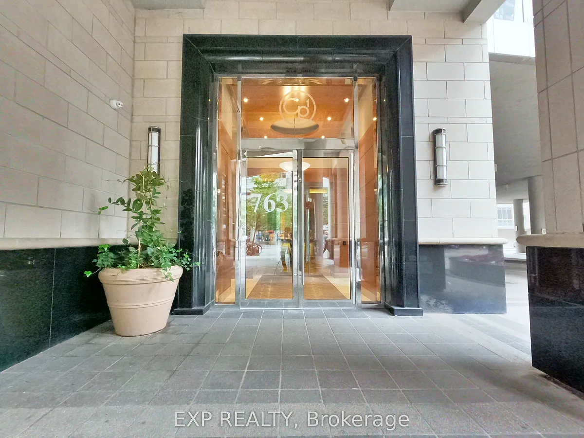 Building Photo - 763 Bay St #2512